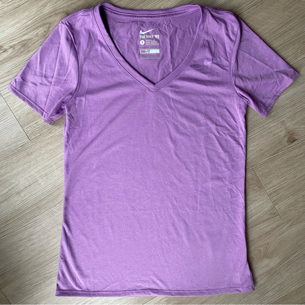 ❤️ NWOT Women’s The Nike Tee Athletic Cut Dri-Fit - Small